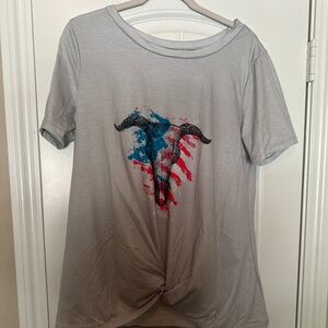 Twist-Front Bull Skull Graphic Tee – Size M – Patriotic Print
